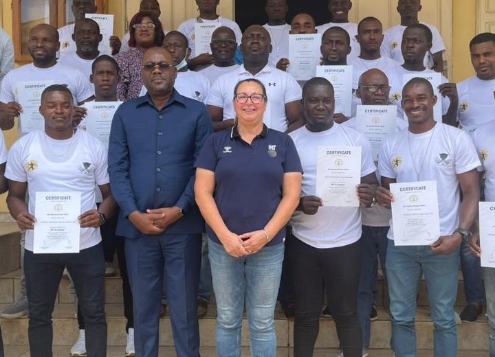 Première cuvée d'encadreurs de handball gabonais licenciés D par la CAHB