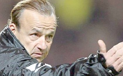 Le sélectionneur des Panthères Gernot Rohr sort du bois