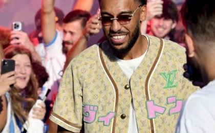 Pierre-Emerick Aubameyang fait son retour à Marseille sous les acclamations