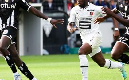 Ligue 1 : le Stade Rennais renoue avec la victoire en dominant le SCO d'Angers de Jim Allevinah et Jacques Ekomie