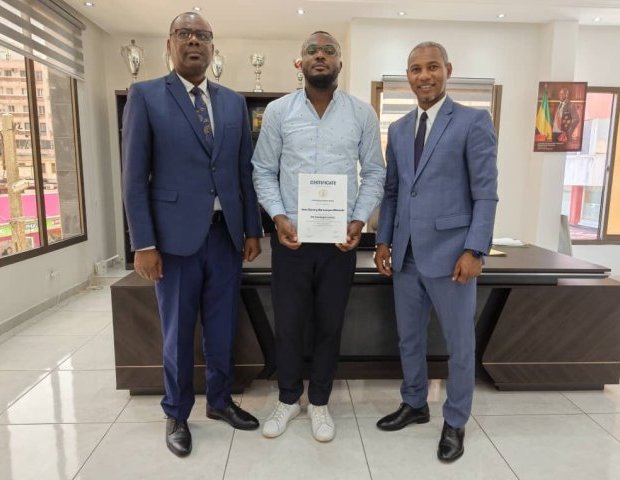 Coaching : Louis Djasmy Mavoungou Nfoumbi, premier Gabonais titulaire de la licence A de l'IHF, honoré par la tutelle