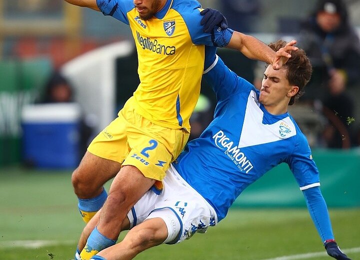Italie : Les frères Oyono et Frosinone brillent avec une victoire dans le Classico