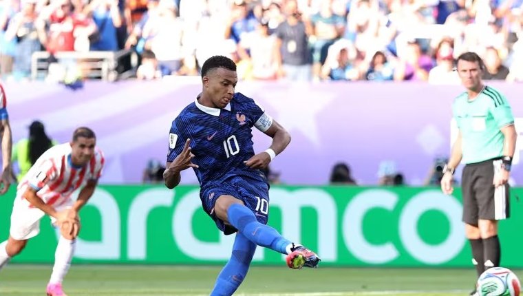Mondial 2026 : la France écarte le Paraguay sans briller et retrouvera le Maroc en quarts