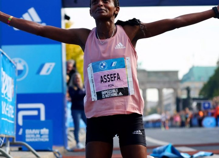 L'Éthiopienne Tigist Assefa bat le record du monde au marathon de Berlin