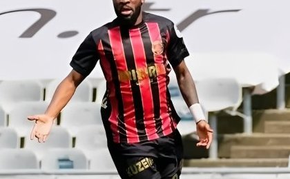 Süper Lig : soirée noire pour Shavy Babicka, sorti sur blessure face à Eyüpspor