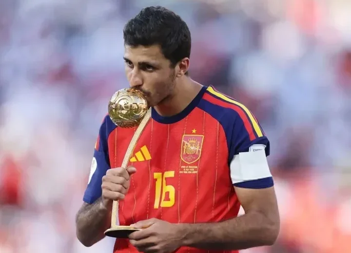 Mondial 2026 : Rodri sacré meilleur joueur, Mbappé meilleur buteur, l'Espagne rafle les grands prix
