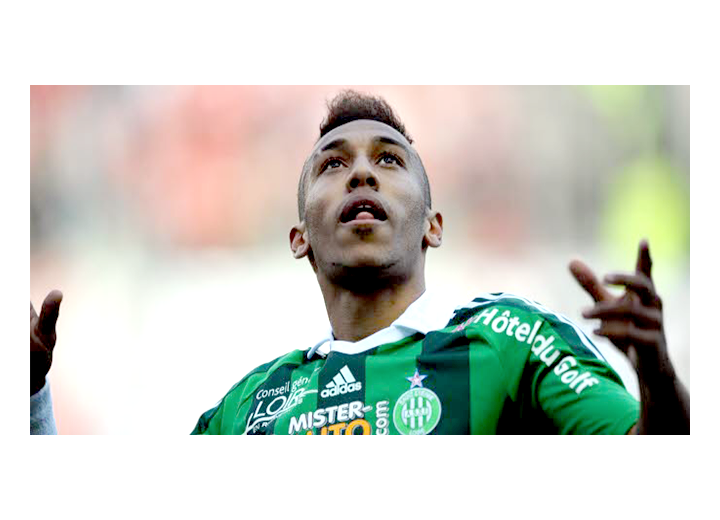 Aubameyang rend visite à un orphelinat de Libreville