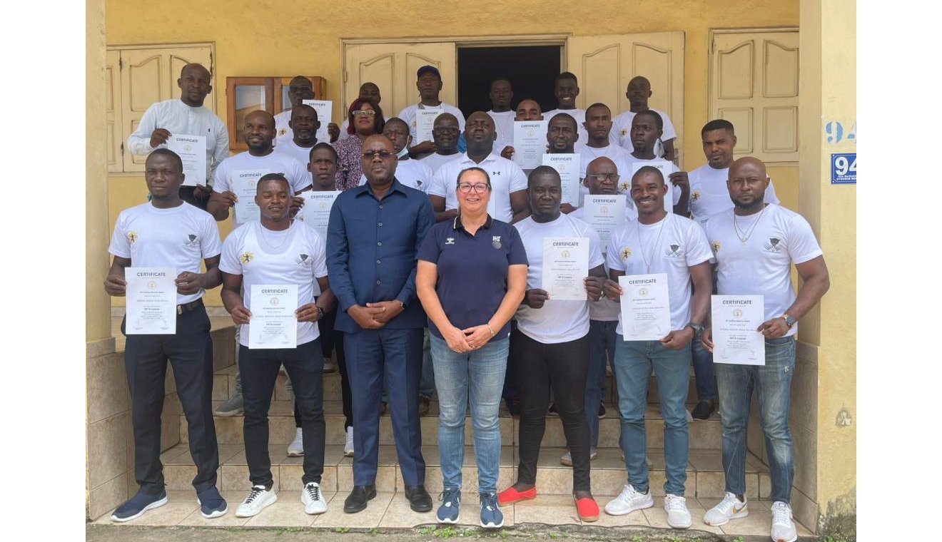 Première cuvée d'encadreurs de handball gabonais licenciés D par la CAHB