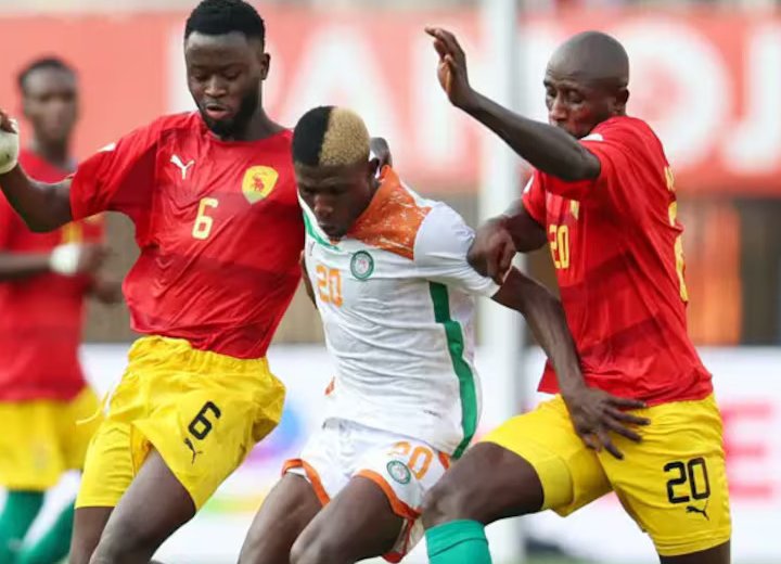 CHAN 2024 : la Guinée s'impose avec rigueur, l'Algérie déroule face à l'Ouganda