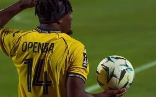 Pau FC : Royce Openda bloqué par les choix tactiques de Thierry Débès ?